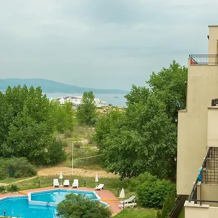 Holiday In Nobel Daire *